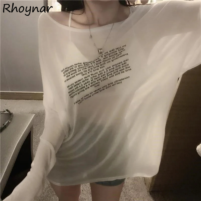تي شيرت فضفاض للنساء بنمط حروف تصميم بسيط على الطراز الكوري ملابس صيفية رفيعة تناسب جميع الطلاب الصغار قطع علوية عصرية جديدة