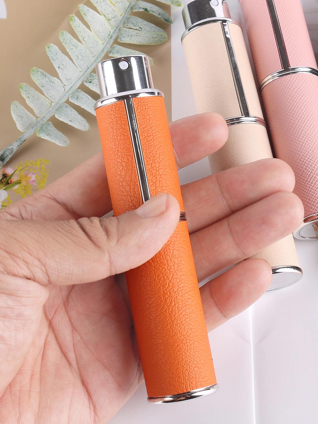 زجاجة عطر جلدية دوارة سعة 10 مل، حاوية سفر قابلة لإعادة التعبئة، زجاجة كولونيا فارغة، زجاجة رش محمولة، بحجم الجيب.