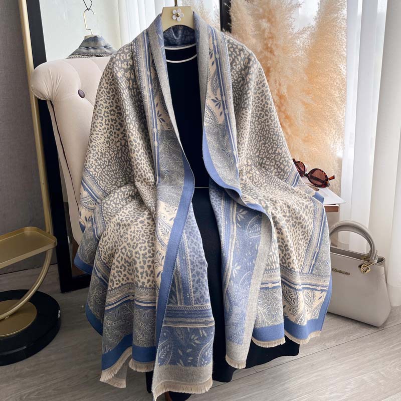 shawl مطبوع بفروة النمر معلق قابل للعكس
