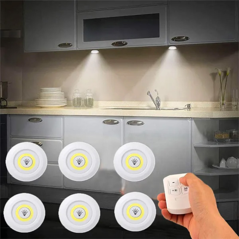 إضاءة LED قابلة للتعتيم تحت الخزانة مع جهاز تحكم عن بعد تعمل بالبطارية، إضاءة للخزائن والحمامات، إضاءة ليلية