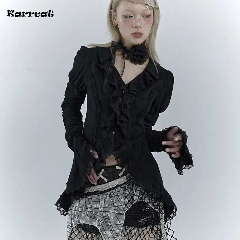 Karrcat-قميص دانتيل أسود قوطي ، قميص على شكل حرف v ، قميص غير منتظم ، جمالية داكنة ، نمط الجرونج ، كم متوهج ، عتيق Y2K Emo