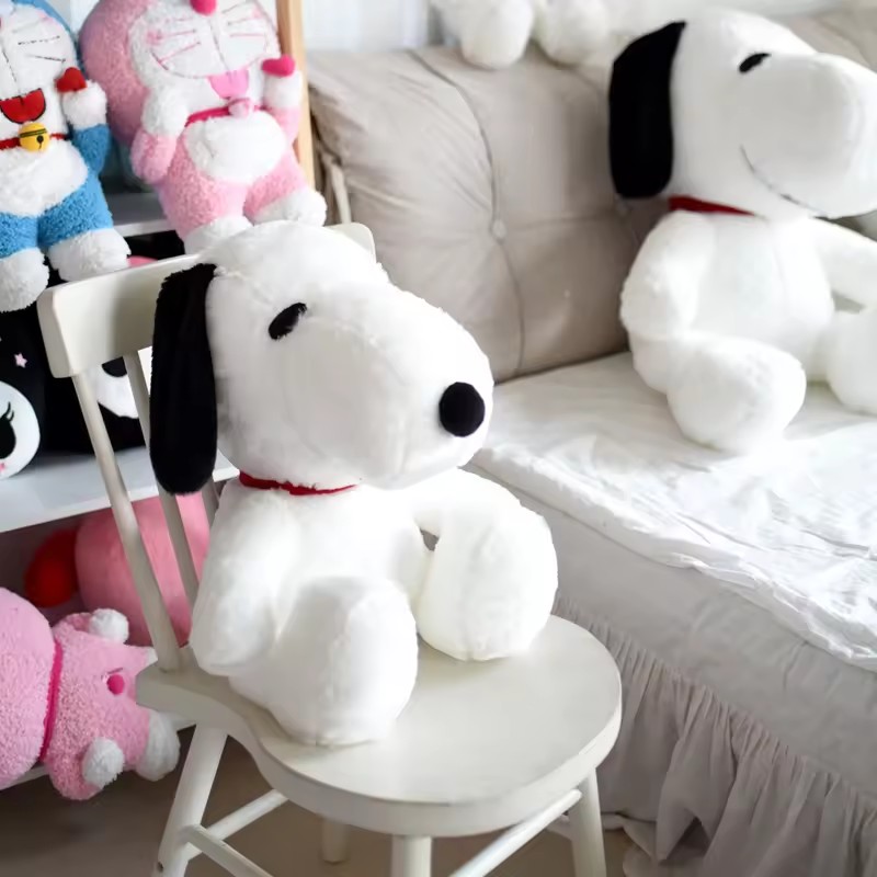 لعبة محشوة من القماش Snoopy الكرتونية وسادة وسادة أريكة ظهر مخملية لطيفة هدية عيد ميلاد للأطفال دمية محشوة ناعمة ومريحة للأطفال