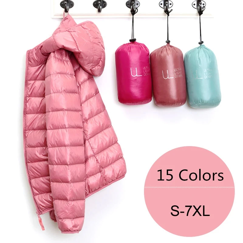 المرأة سترة منفوخة 15 ألوان حجم كبير 5XL 6XL 7XL 2025 جديد ربيع الخريف الإناث خفيفة الوزن للغاية Packable مقنعين أسفل معاطف