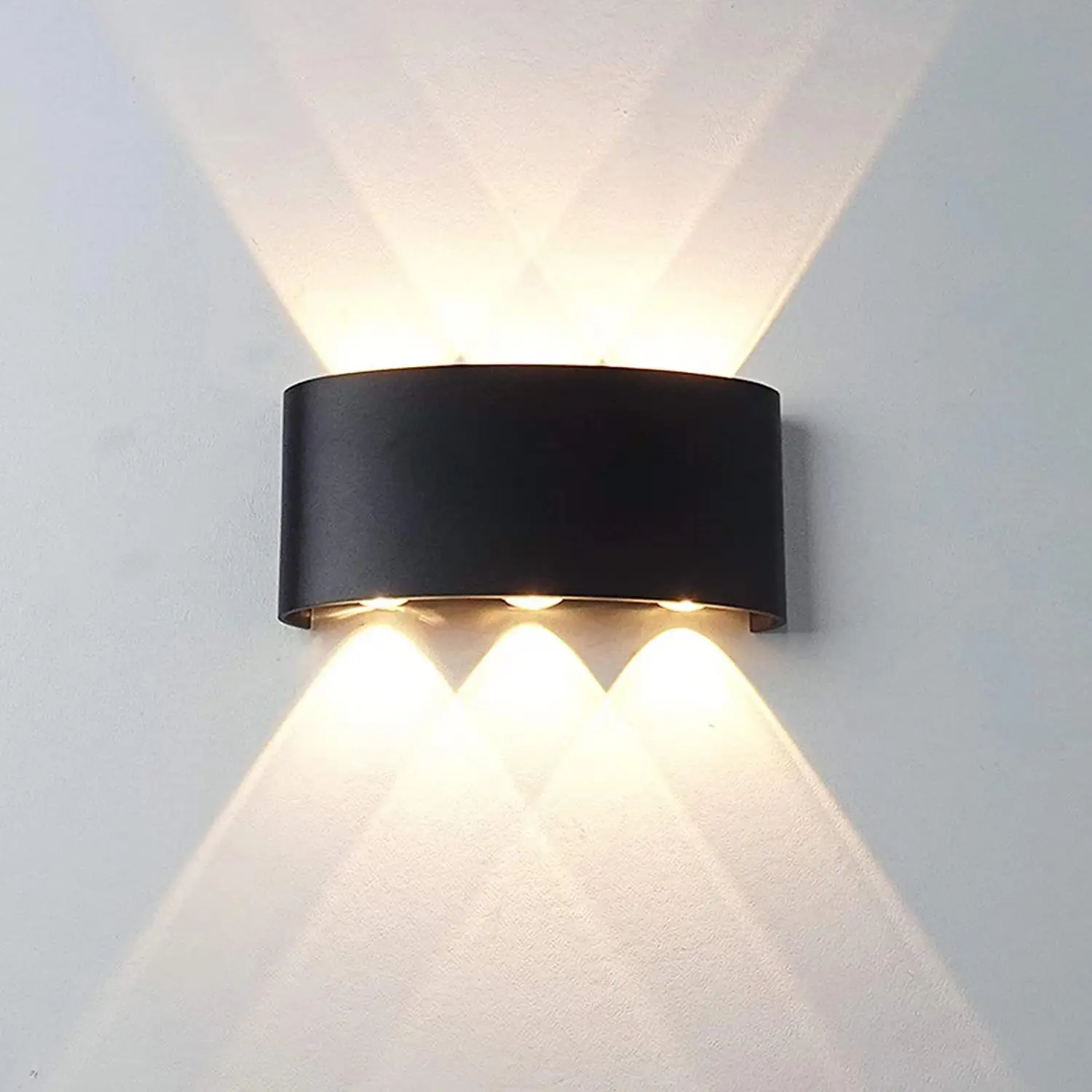 شمعدانات جدارية LED حديثة للاستخدام الداخلي والخارجي، أضواء تثبيت على الحائط باللون الأبيض لأعلى ولأسفل لديكور غرفة المعيشة وغرفة النوم