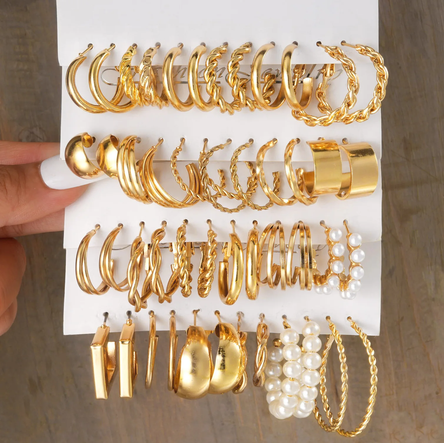 جديد 24 Pairs طقم من الحلقان للنساء الذهب اللون بوهيميا خمر اللؤلؤ دائرة هندسية هوب القرط العصرية الفاخرة مجوهرات هدايا