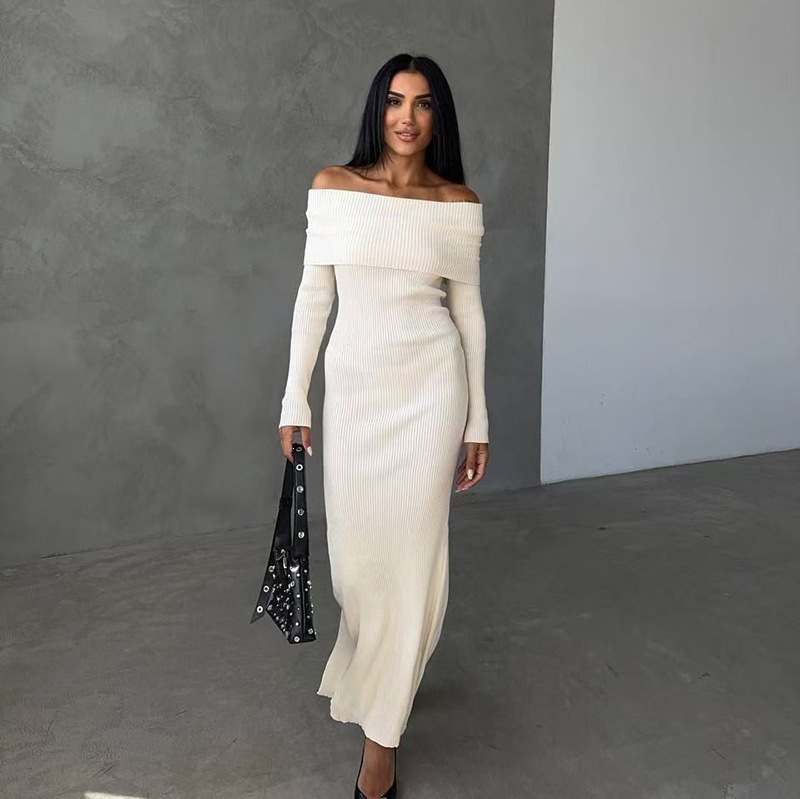 فستان أسود وأبيض مبزّز منسوج