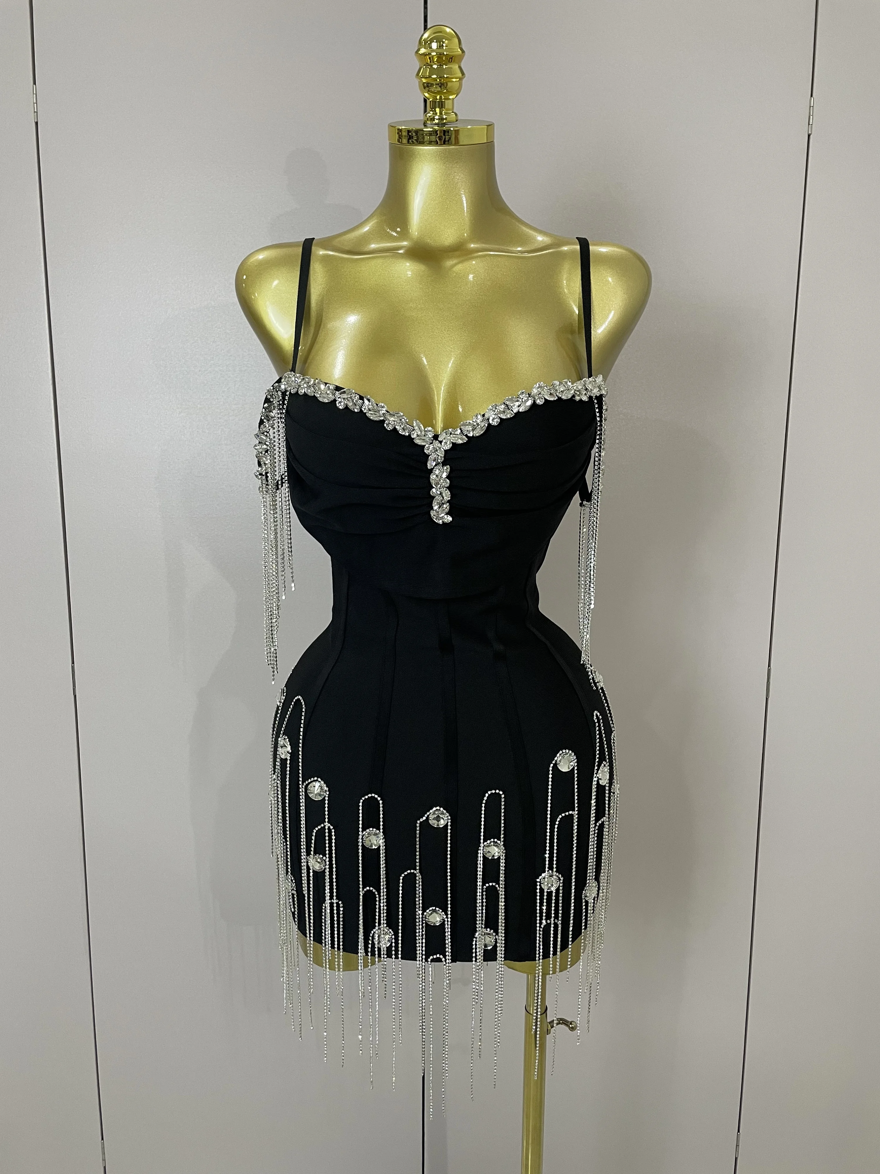 مثير عارية الذراعين السباغيتي حزام أسود أكمام Bodycon ضمادة فستان المرأة أنيقة فستان حفلات نادي مساء فساتين حفلة عيد ميلاد