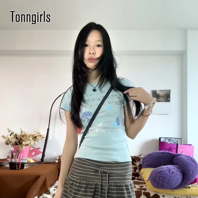 تي شيرت نسائي بتصميم Y2k من Tonngirls، قمصان ضيقة مطبوعة برسومات، ملابس الشارع اليابانية، قمصان قصيرة بأكمام قصيرة على طراز التسعينات، تي شيرتات E-girls
