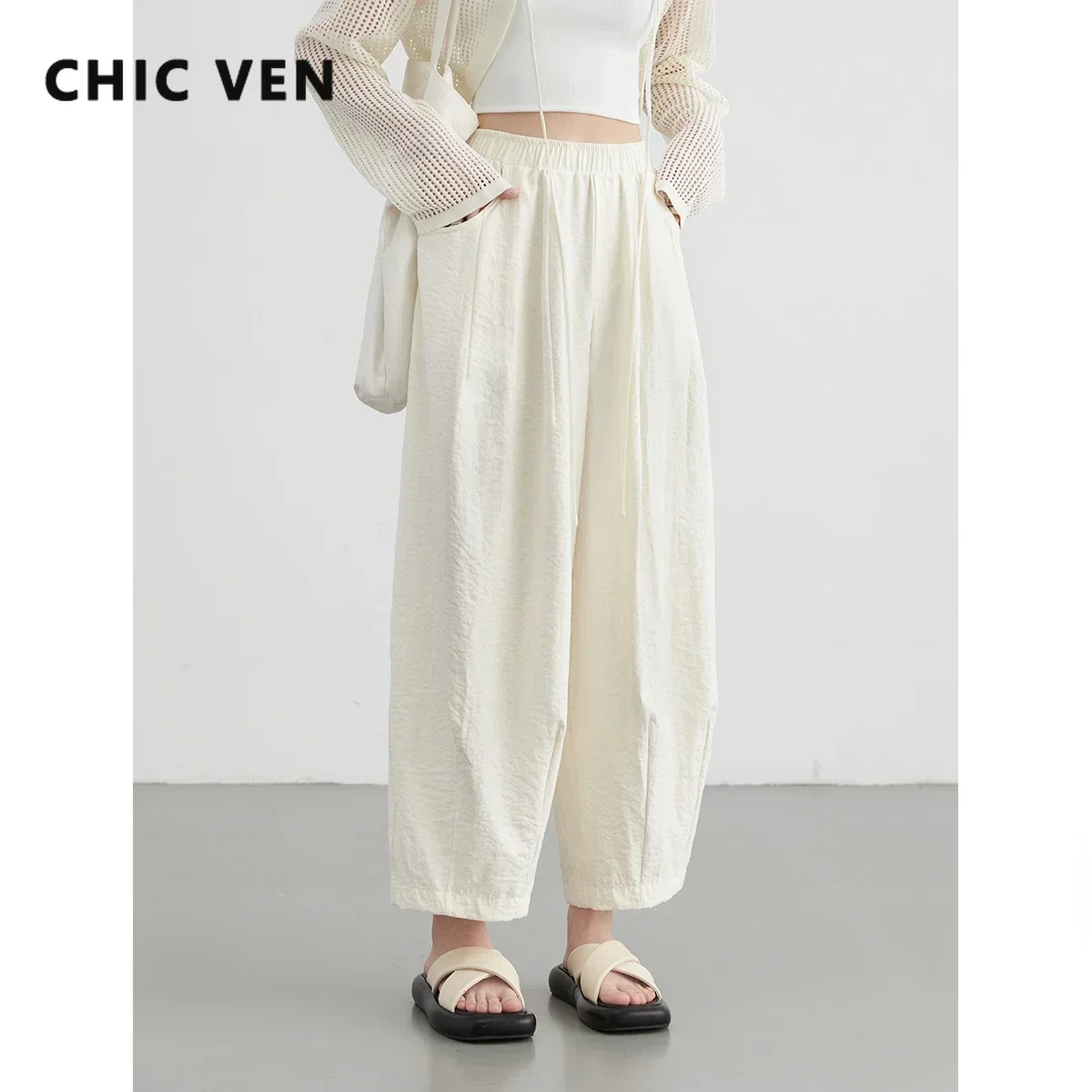 CHIC VEN سراويل بيضاء للسيدات متينة غير رسمية بخصر مطاطي عالي الخصر مطوي واسعة الساق سراويل نسائية قابلة للطي ملابس صيف 2025