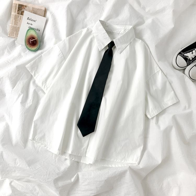 قمصان بيضاء للسيدات موضة ربطة عنق سوداء على الطراز الياباني Preppy للطلاب JK بلوزة بناتي بسيطة صلبة فضفاضة صيفية بأزرار علوية جديدة