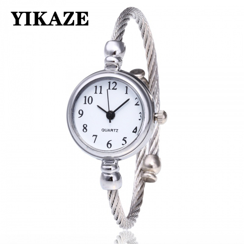 YIKAZE صغيرة الذهب الإسورة سوار ساعة فاخرة الفولاذ المقاوم للصدأ ريترو السيدات كوارتز ساعة اليد موضة عادية سلسلة رقيقة الساعات