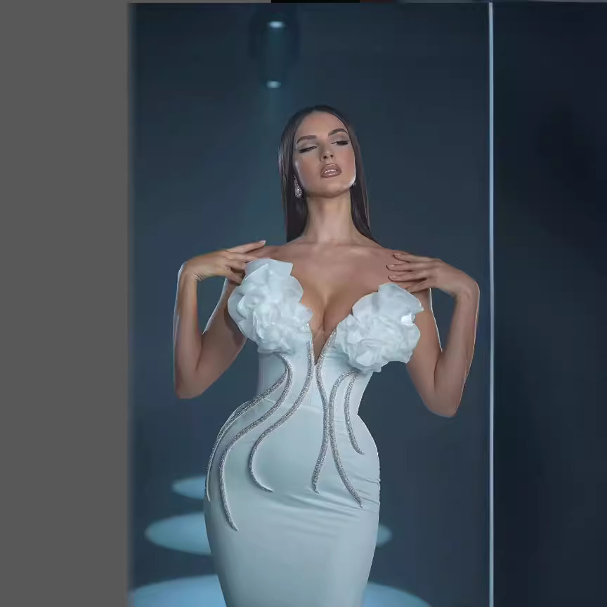 فستان سهرة بدون أكمام مع سلسلة زهرية