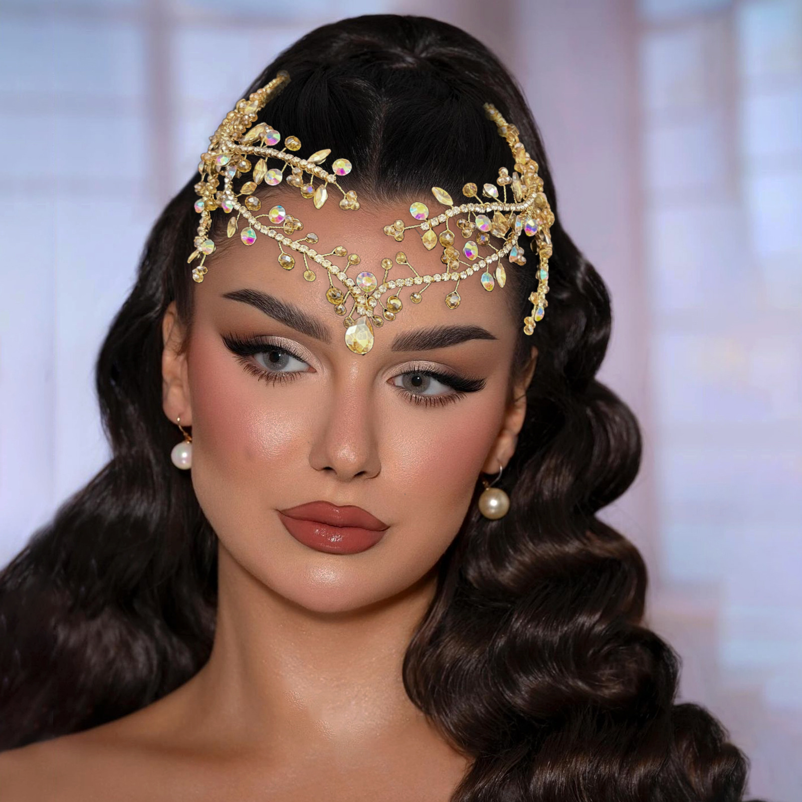 سلسلة جبهة يدوية مع مشابك شعر ومعلقة زينة ملونة